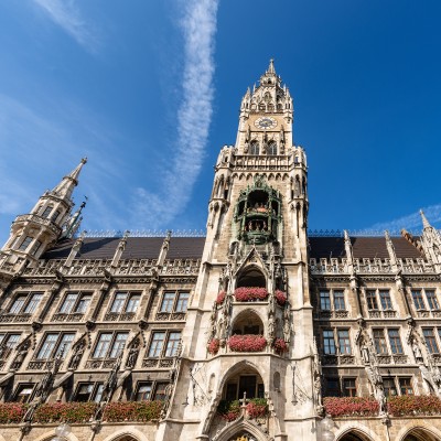 new townhall in Munich is well loved by  tourists from China